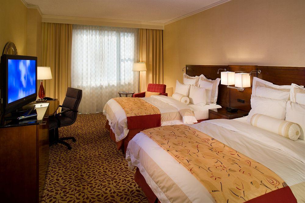 Courtyard By Marriott Chicago At Medical District-Uic Hotel Екстериор снимка