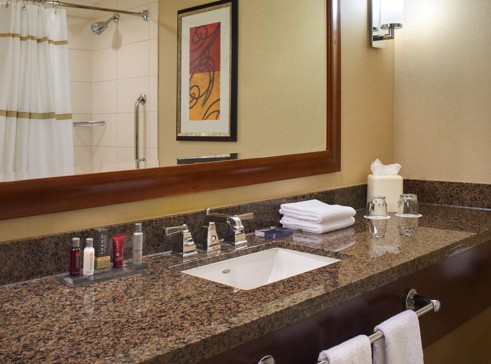 Courtyard By Marriott Chicago At Medical District-Uic Hotel Екстериор снимка