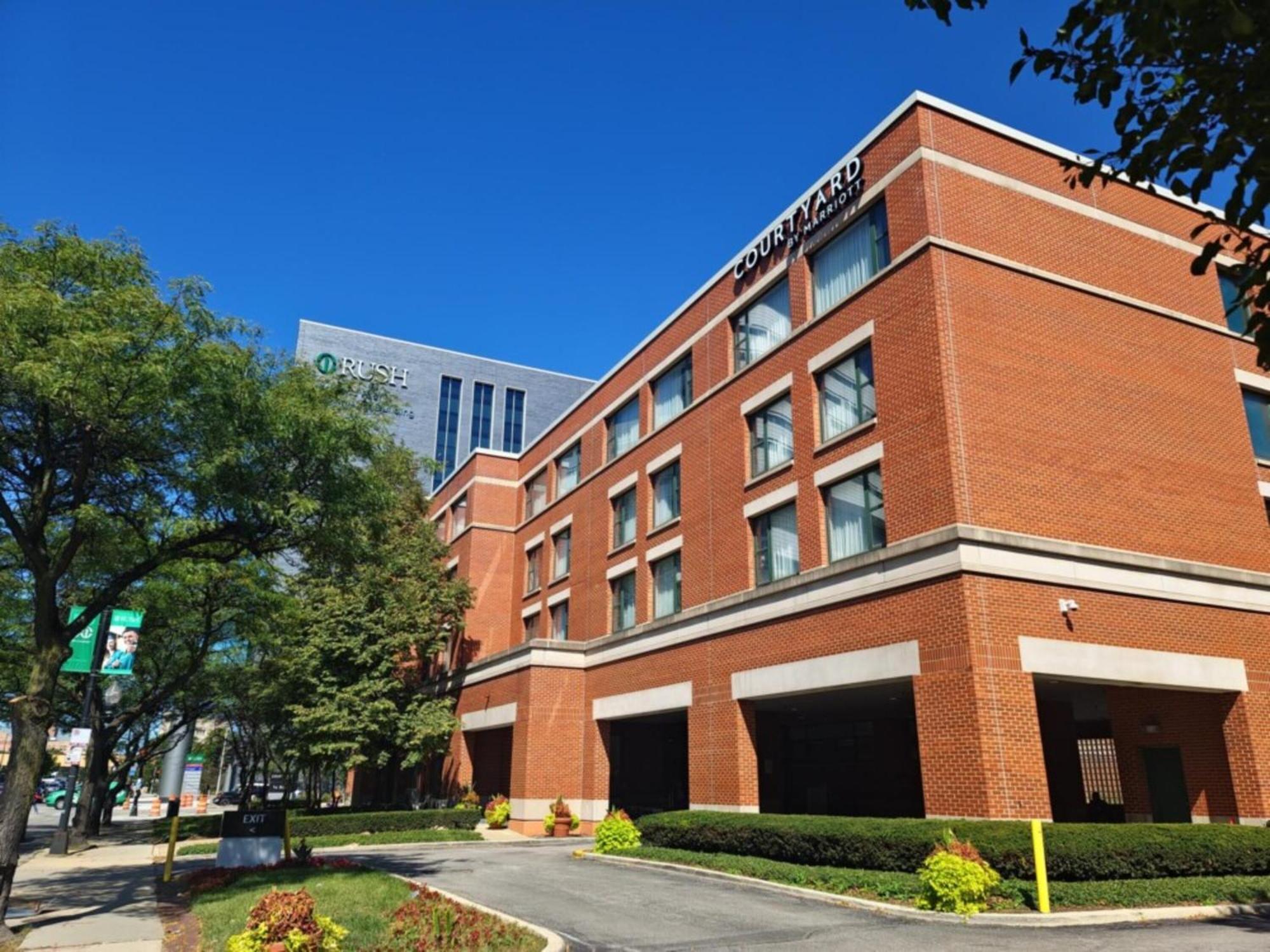 Courtyard By Marriott Chicago At Medical District-Uic Hotel Екстериор снимка