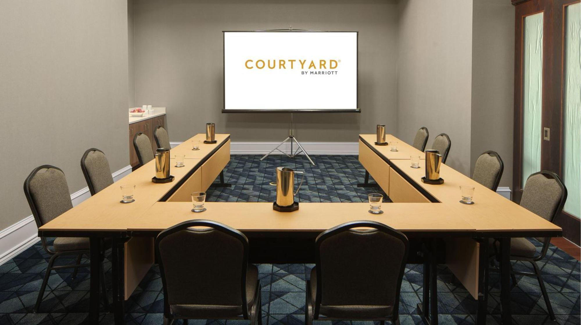 Courtyard By Marriott Chicago At Medical District-Uic Hotel Екстериор снимка