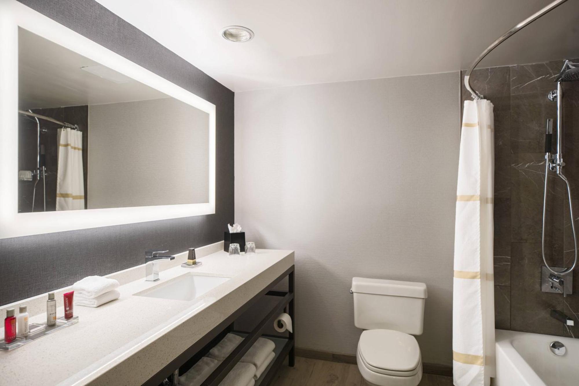 Courtyard By Marriott Chicago At Medical District-Uic Hotel Екстериор снимка