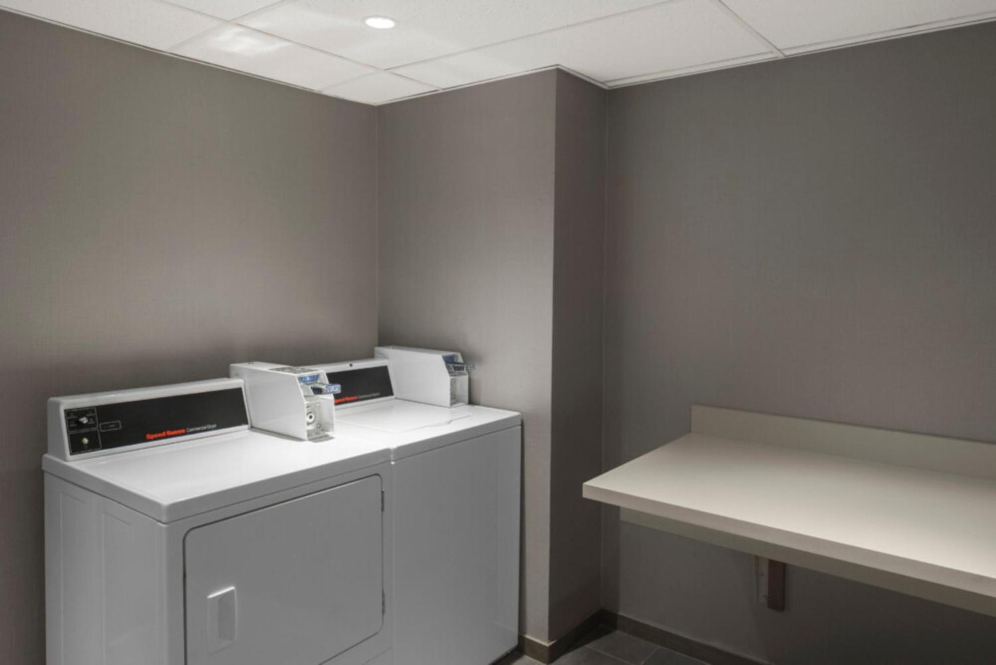 Courtyard By Marriott Chicago At Medical District-Uic Hotel Екстериор снимка